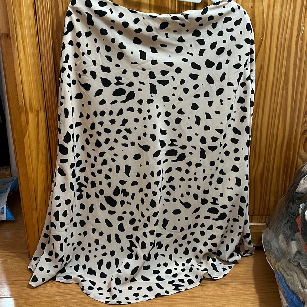 Leopard print midi skirt in size large.